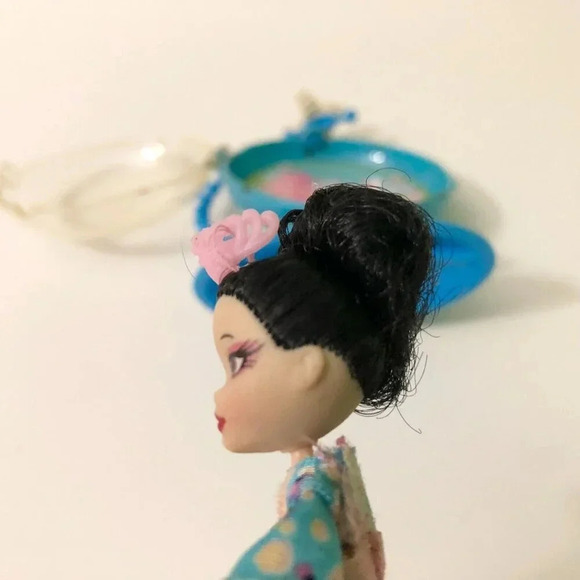 Barbie Peek A Boo Petites  Doll Taka of Tokyo 46 Girls of the World Charms - Picture 11 of 16